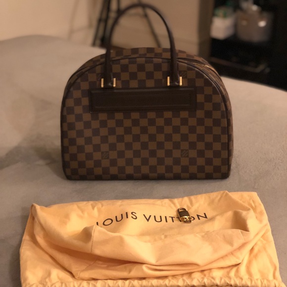 AUTHENTIC LUXURY ITEMS - Picture 3 of 8